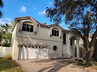 11301 Rockinghorse Rd, Hollywood, FL 33026