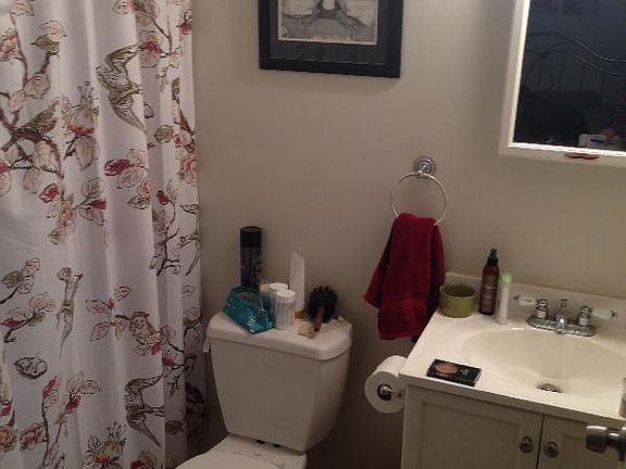 4th image of 3914 N Pine Grove Ave APT G