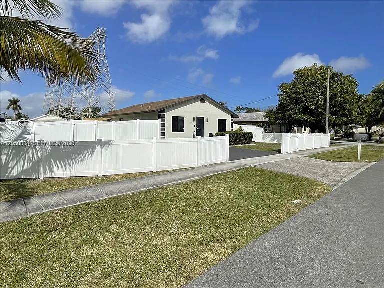 1370 NW 3rd St — Photo 22