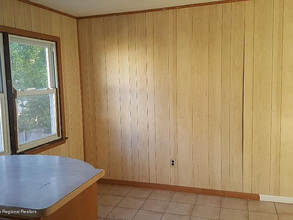 3rd image of 617 12th Ave