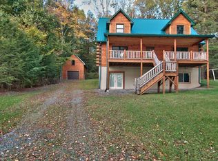 61 Giles Ln, Waymart, PA 18472