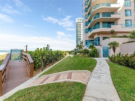 3rd image of 1540 Gulf Blvd APT 1405
