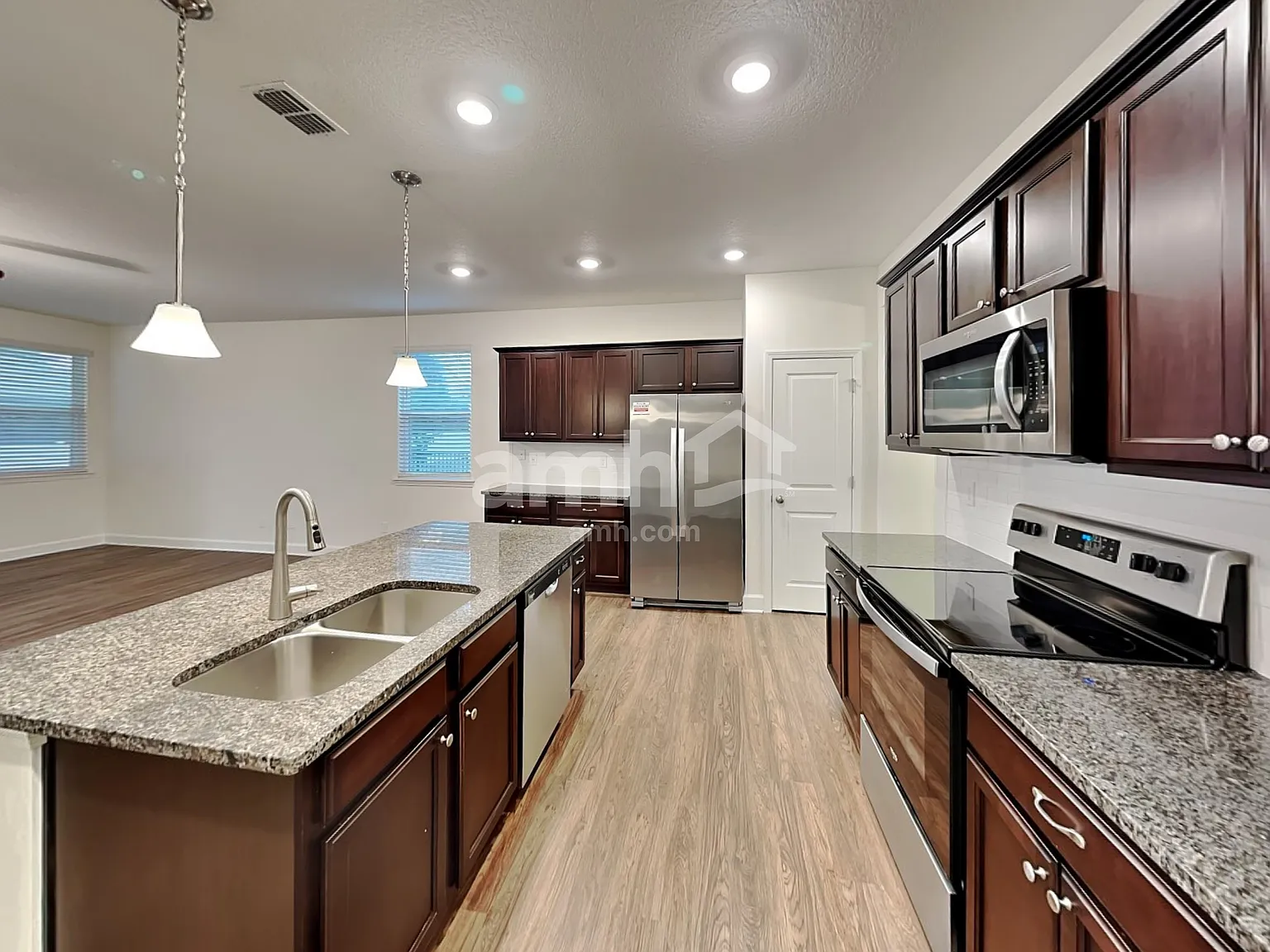 3 bed, 2.0 bath, 1551 sqft, $2,410 — Photo 4