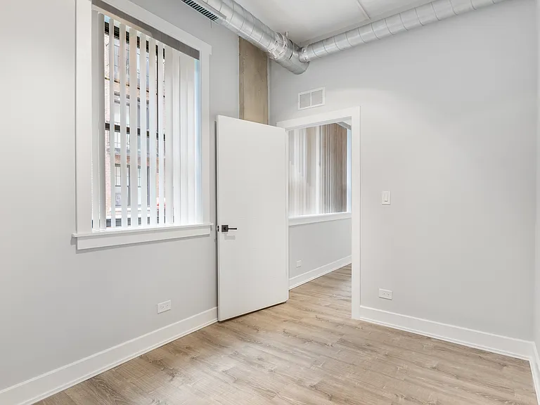 7645 N Sheridan Rd #109 — Photo 6