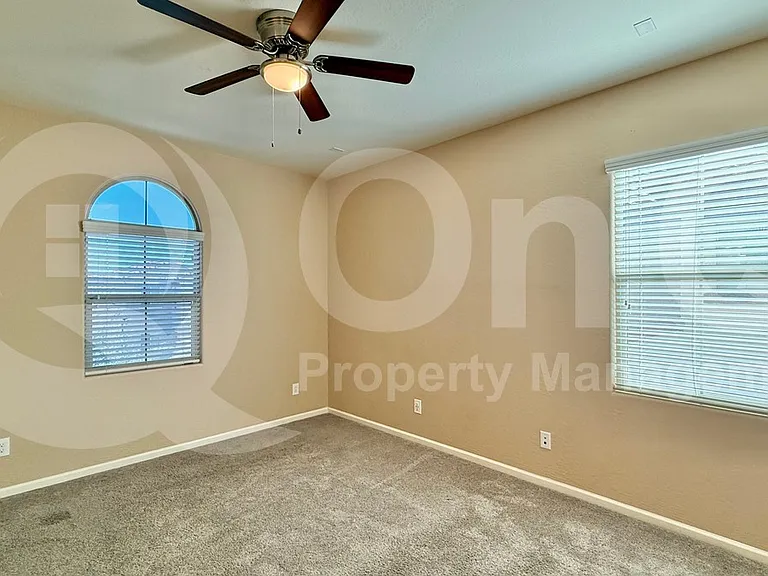 3739 E Trinity Ln — Photo 8