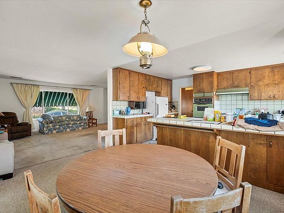 4th image of 1050 Tilton Dr