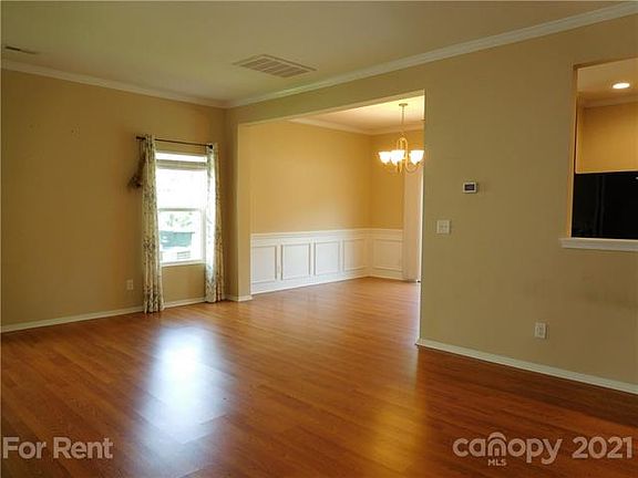 4th image of 1029 Willow Wind Dr