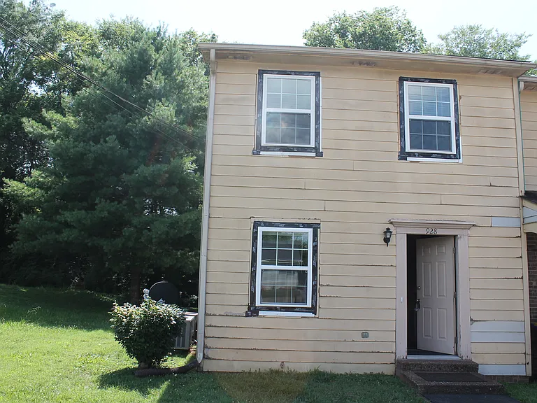 Potter Ave — Photo 1
