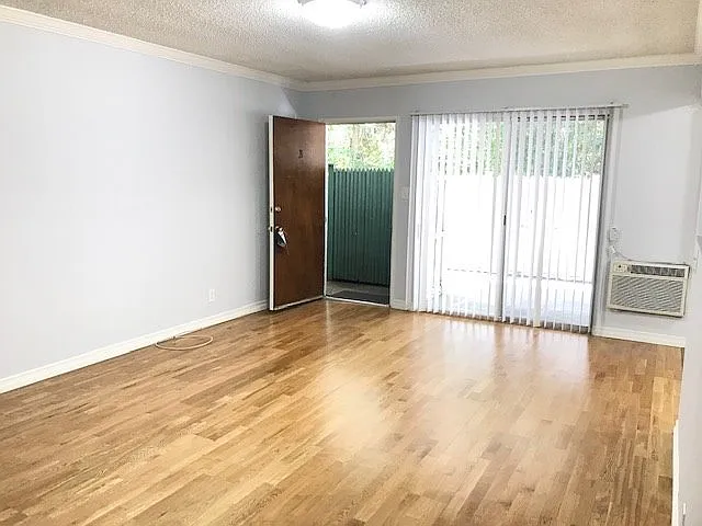 612 Prospect Ave — Photo 2
