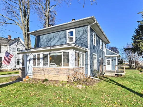 2950 Union STREET, East Troy, WI 53120