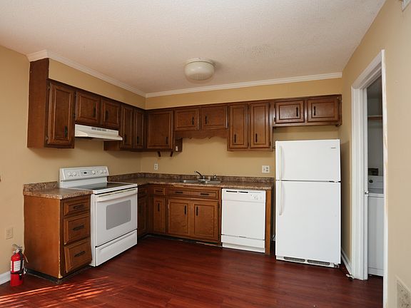 3rd image of 251 Knight Dr APT 19