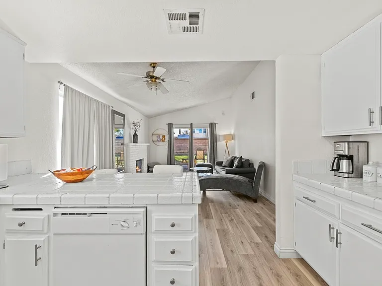 752 E Avenue J9 — Photo 23