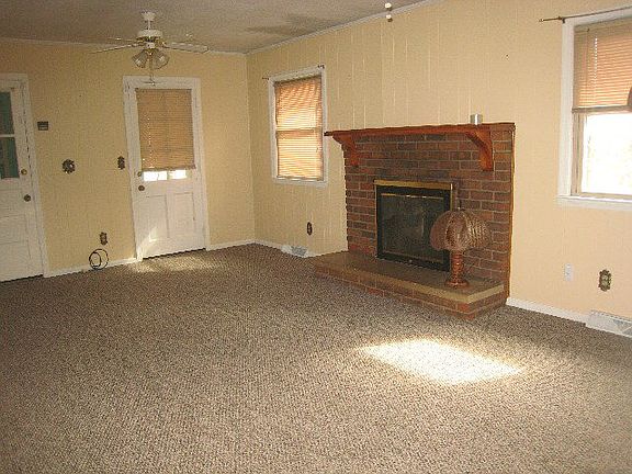 5th image of 240 Miller Dr