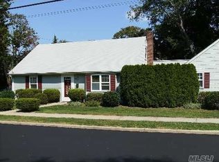 9 Seneca St, East Northport, NY 11731