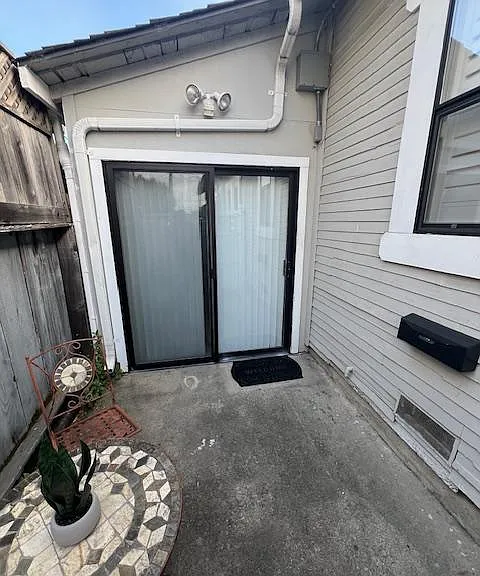 Crystal St — Photo 1
