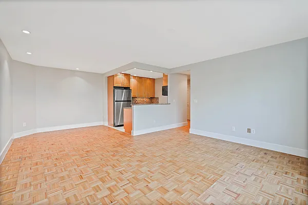 Sold by Daniel Gale Sotheby's International Realty | media 37