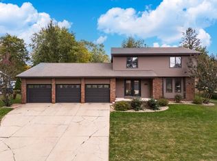 2703 Ridge Rd, Bloomington, IL 61704