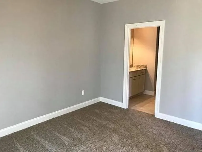 500 Fifer Cir — Photo 3