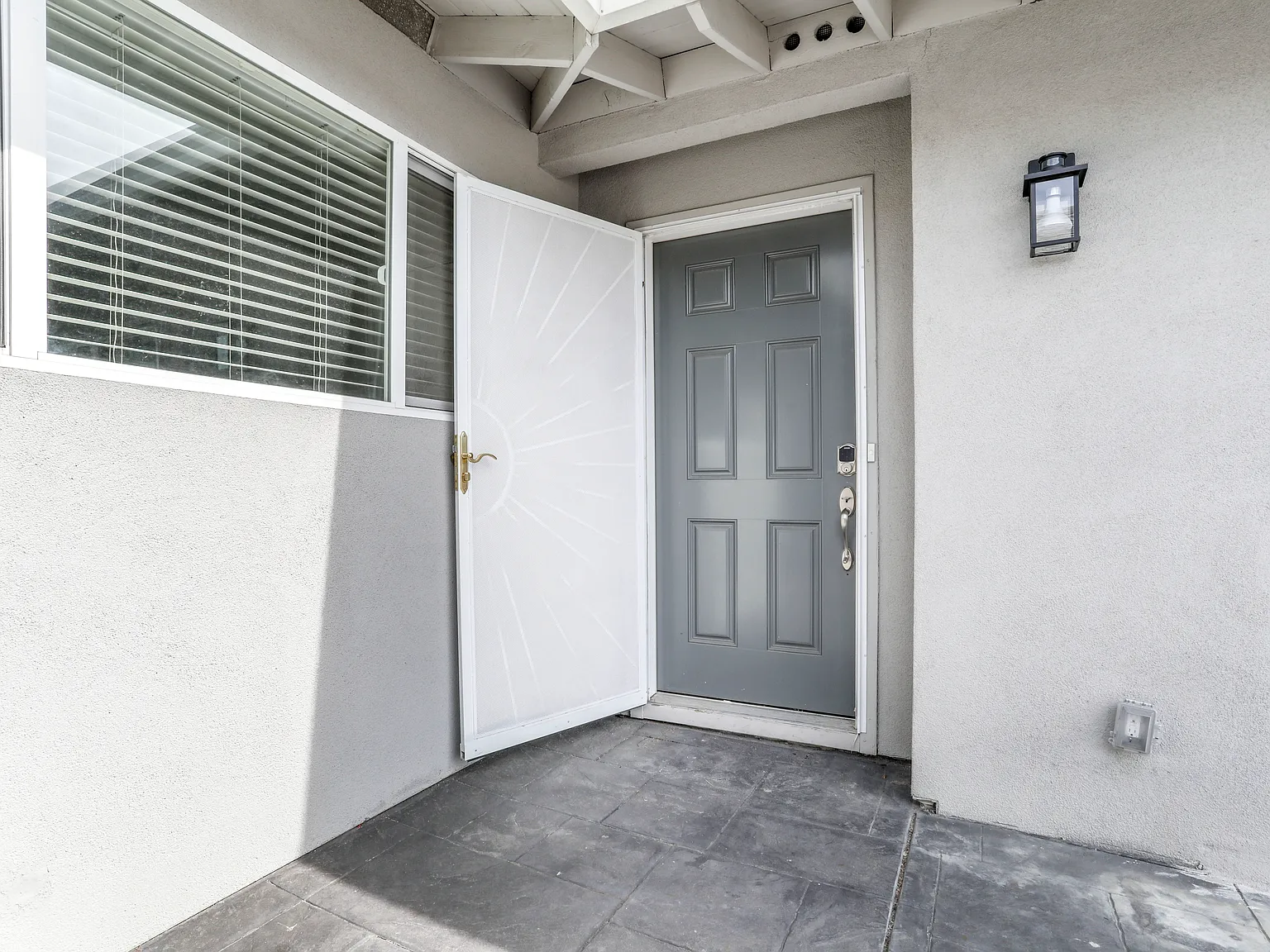 3288 Cabrillo Dr — Photo 2
