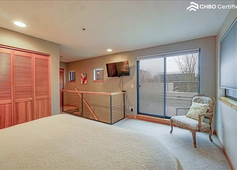 810 NW Naito Pkwy #F00 — Photo 10