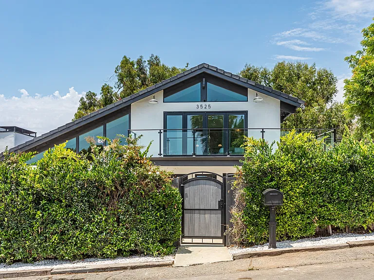3525 Coast View Dr — Photo 16