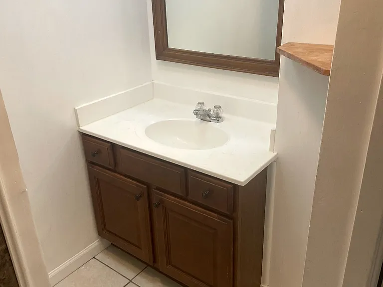1223 E Washington Ave — Photo 3