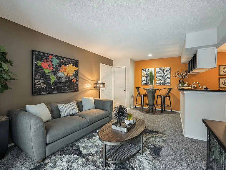 Chesapeake Apartments — Photo 6