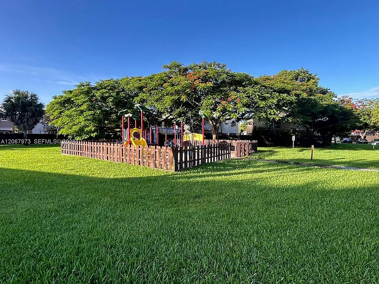 15428 SW 50th Ter #15428 — Photo 30