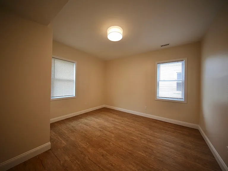 31 Penn St #2 — Photo 4