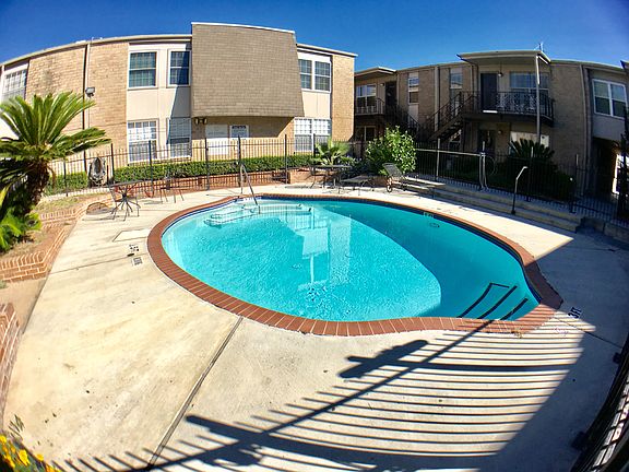 3rd image of 5552 N Braeswood Blvd