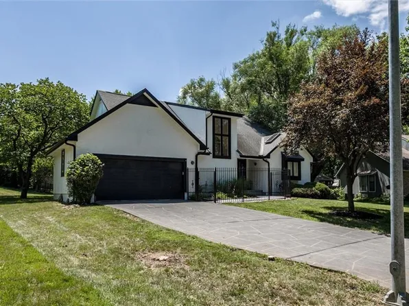 929 Saint Andrews Dr, Kansas City, MO 64145