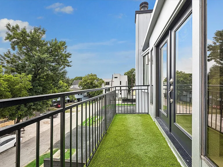 2510 Genesee St — Photo 21