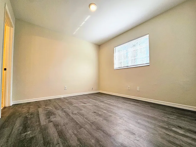 4916 Leonard Blvd S — Photo 13