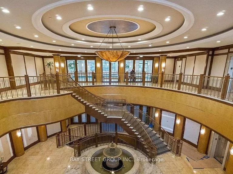 78 Harrison Garden Blvd #914 — Photo 1