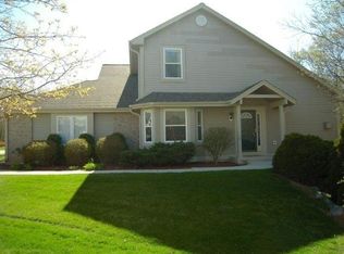 14060 W Solitaire Ct, New Berlin, WI 53151