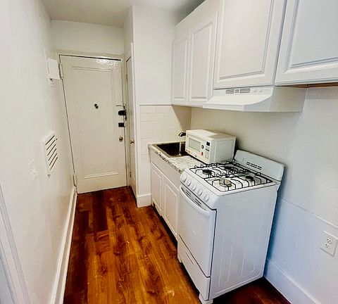 2nd image of 371 E 62nd St #4