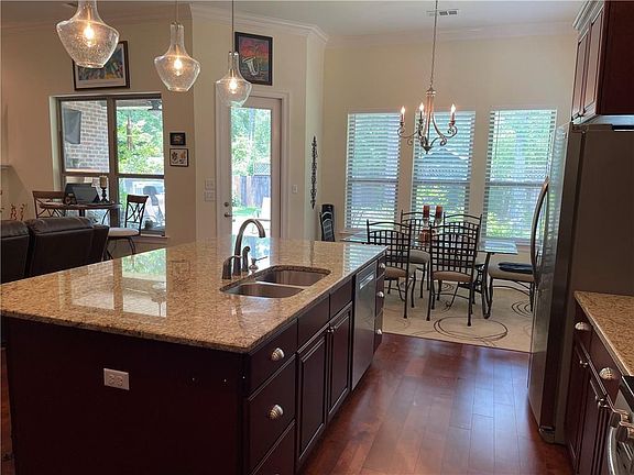 4th image of 512 Lakewood Northshore Dr