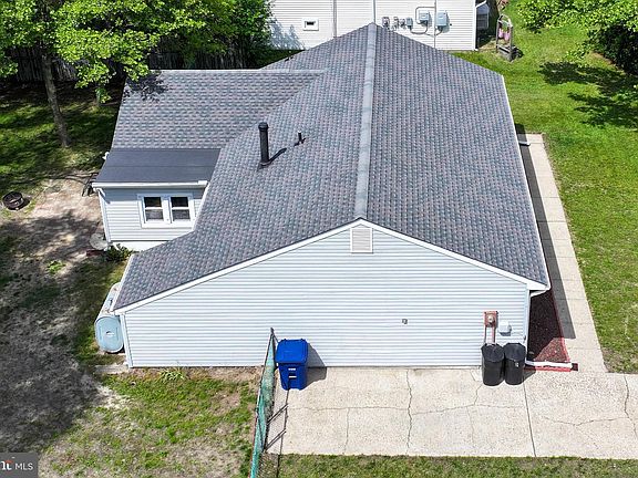 2nd image of 207 Coville Dr