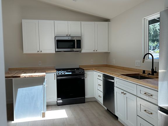 3rd image of 1257 E Hillcrest Dr #C
