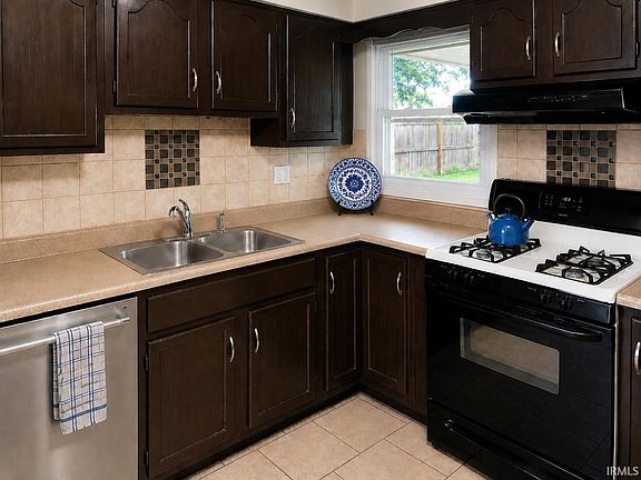 2nd image of 525 W Mill Rd
