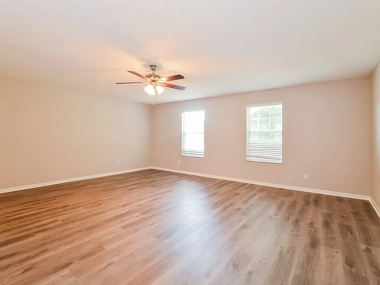 582 Southridge Rd — Photo 11