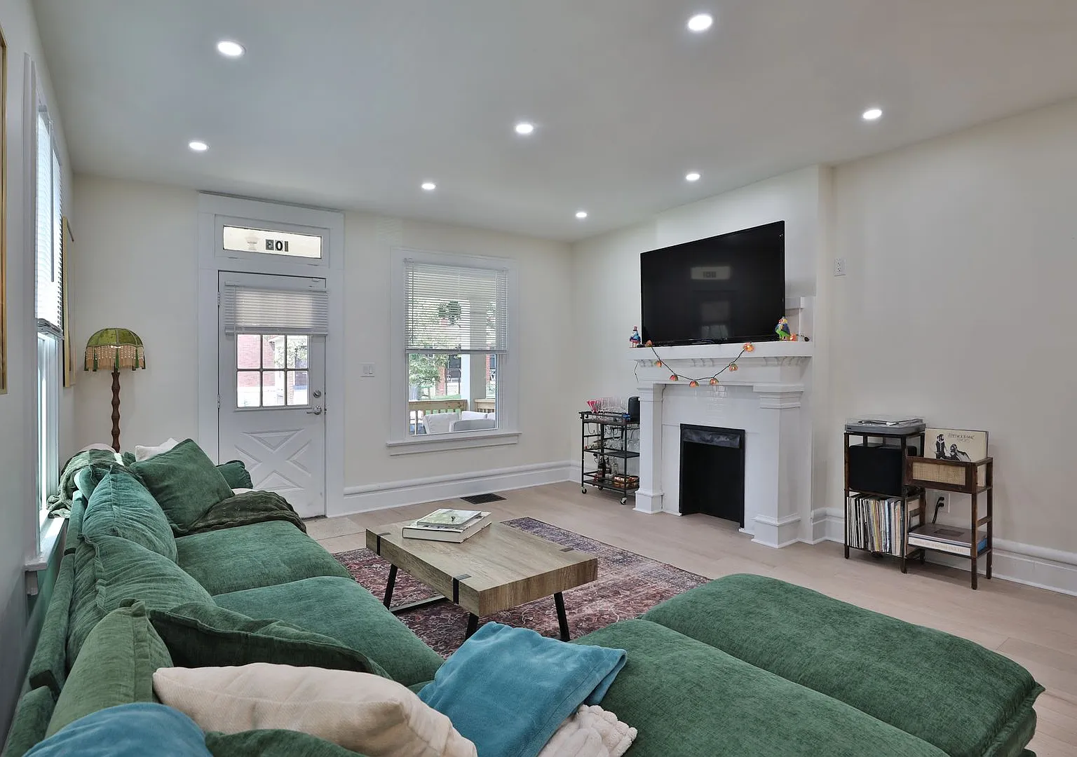 Prime Location — Photo 4