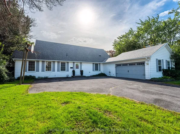 34 Cambridge Cres, Loyalist, ON K7N 1R3