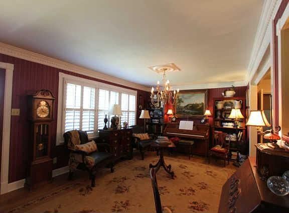 4th image of 601 Circle Dr