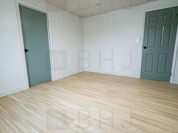 4th image of 219 E Burkitt St #6