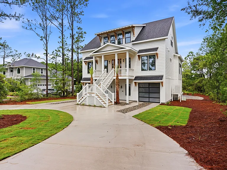 9016 Sedgley Dr — Photo 4