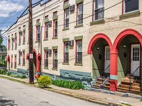 201 Center St