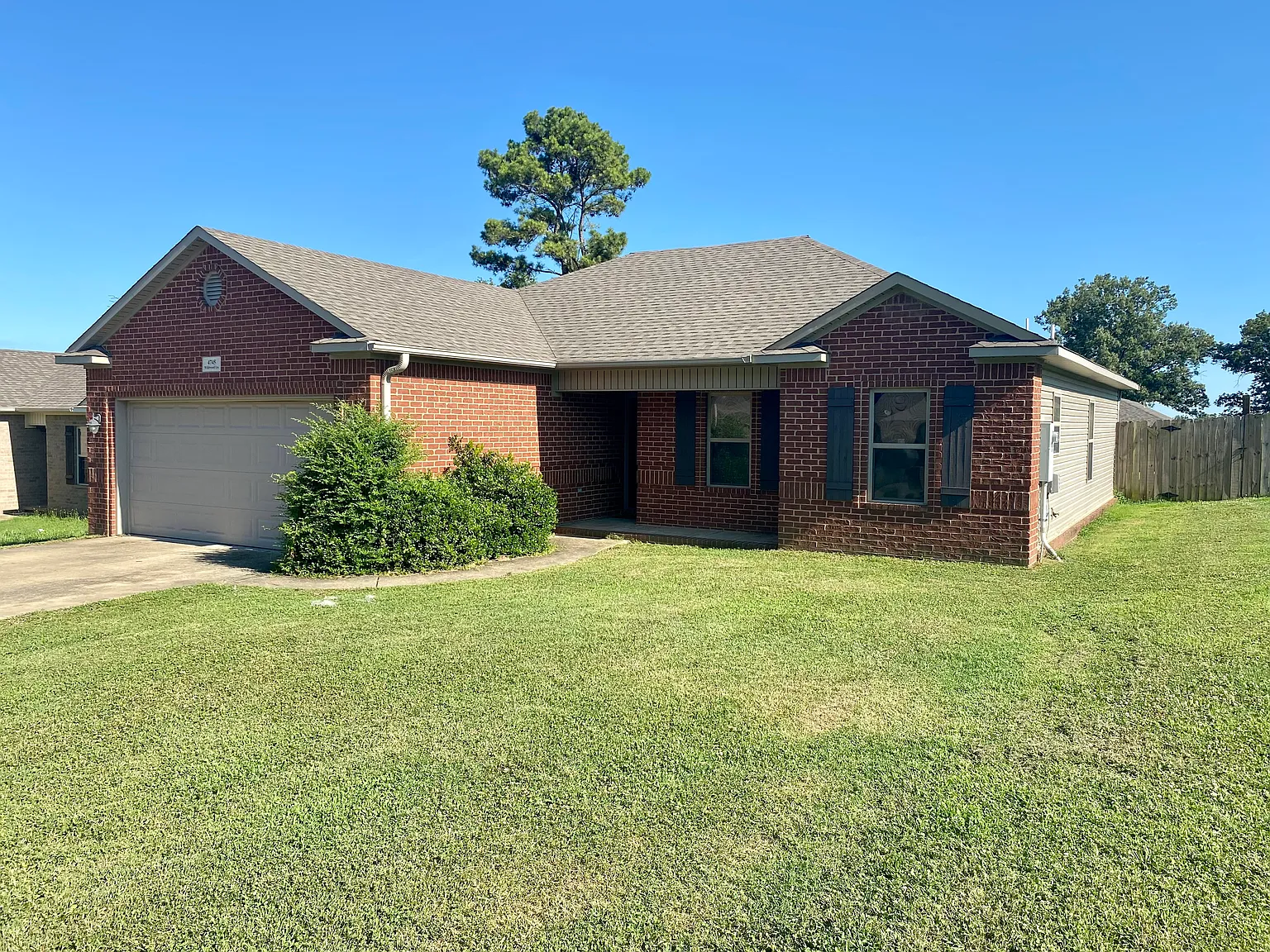 3 bed, 1369 sqft, $1,695 — Photo 1