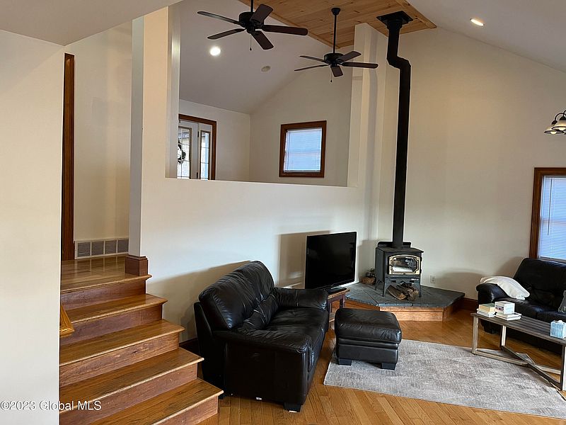 4th image of 438 Rossman Valley Road