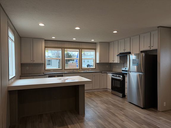 2nd image of 3323 Iowa St Lot 502